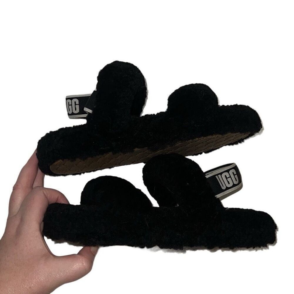 Ugg Oh Yeah Black Sandals Girls sz 3 Strappy Sheepskin Logo Spell out Cozy